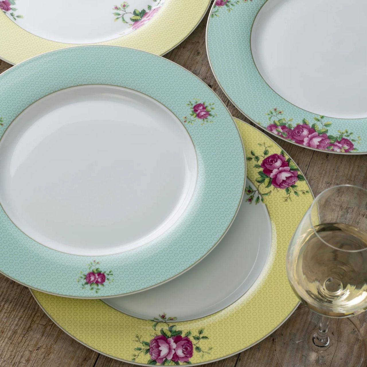 Taking inspiration from the vast archive of artwork from Aynsley's over 240 year history, the pattern has been re-imagined with contemporary sensibilities. These Archive Rose Dinner Plates are timeless and classic perfect for any occasion.