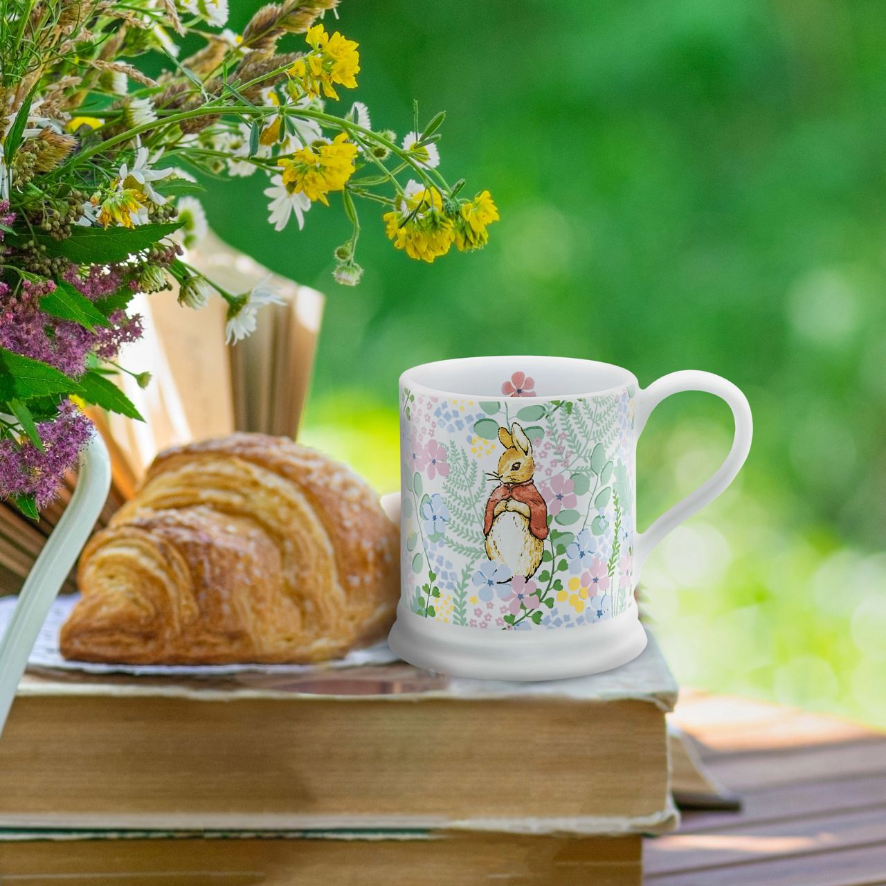 The English Garden collection combines high-quality practical products with Beatrix Potter's timeless characters. Designed in the UK, the range takes inspiration from the original Beatrix Potter illustrations to create beautifully stylish home decor and accessories. The English Garden Mug is a gorgeous piece of tableware and makes a stylish gift for Beatrix Potter fans.