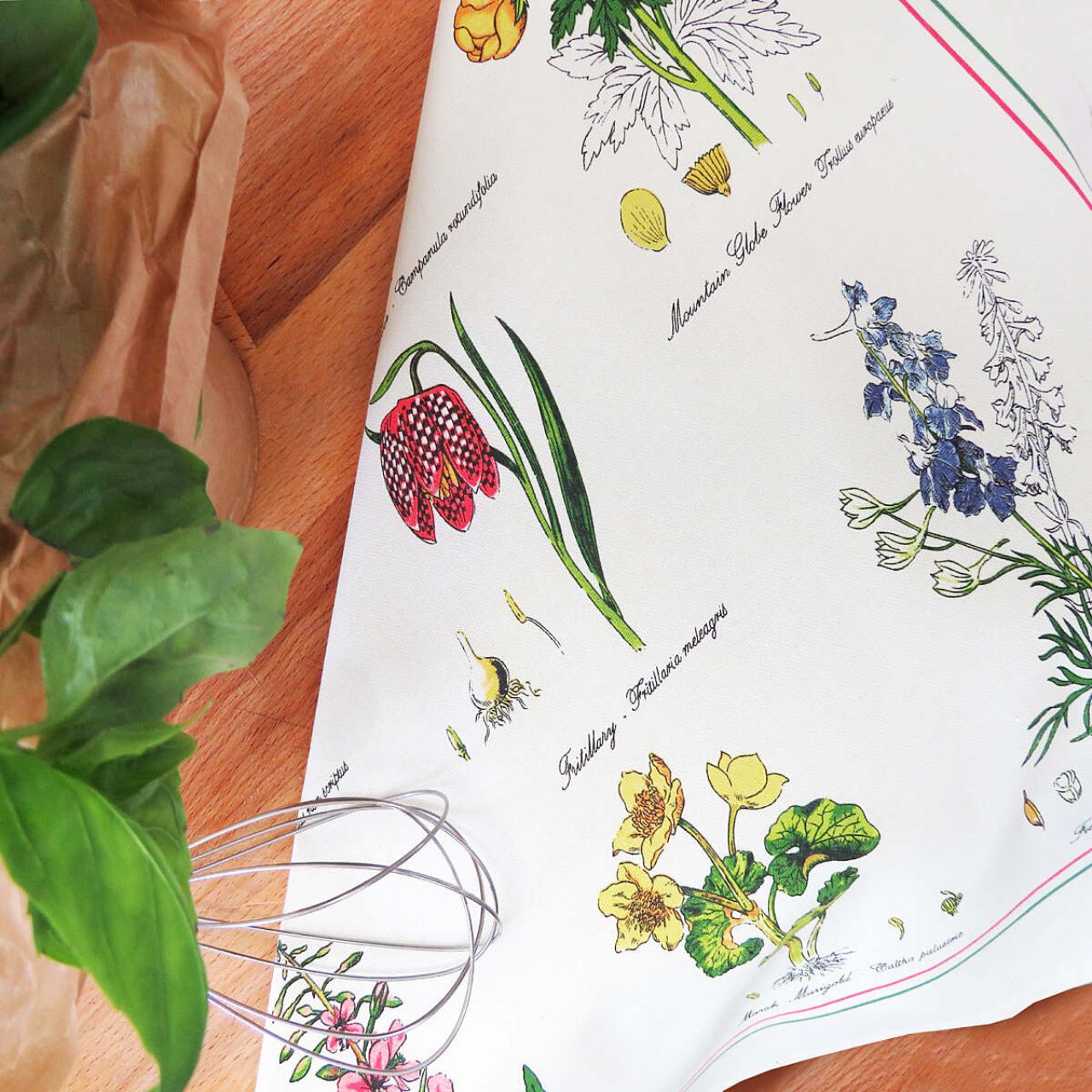 Our beautiful Botanic Garden Tea Towel is elegant in it's traditional hand drawn appeal, bringing influences of nature into your kitchen with it's play on both botanical and historic trends. Perfect for everyday use or display in your home.