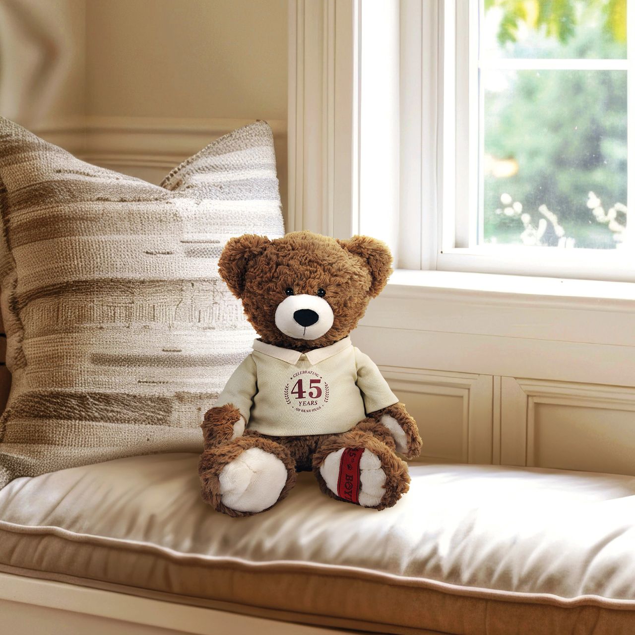 Adored by teddy bear lovers young and old, each Boyds Bears heirloom will paw prints on your heart. Chubs Beanster is part of the Boyds Bears 45th anniversary collection, dressed in a commemorative anniversary t-shirt.