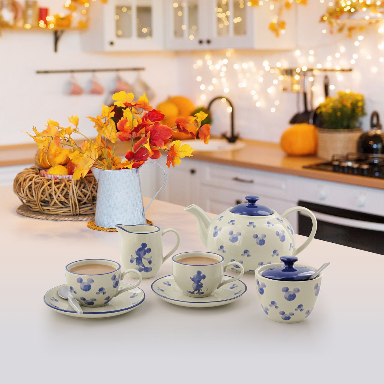 This lidded stoneware sugar bowl is the perfect magical addition to any afternoon tea setting or even just to add some wonder to your kitchen. Designed to sit perfectly alongside the Disney Mono cream jug. 