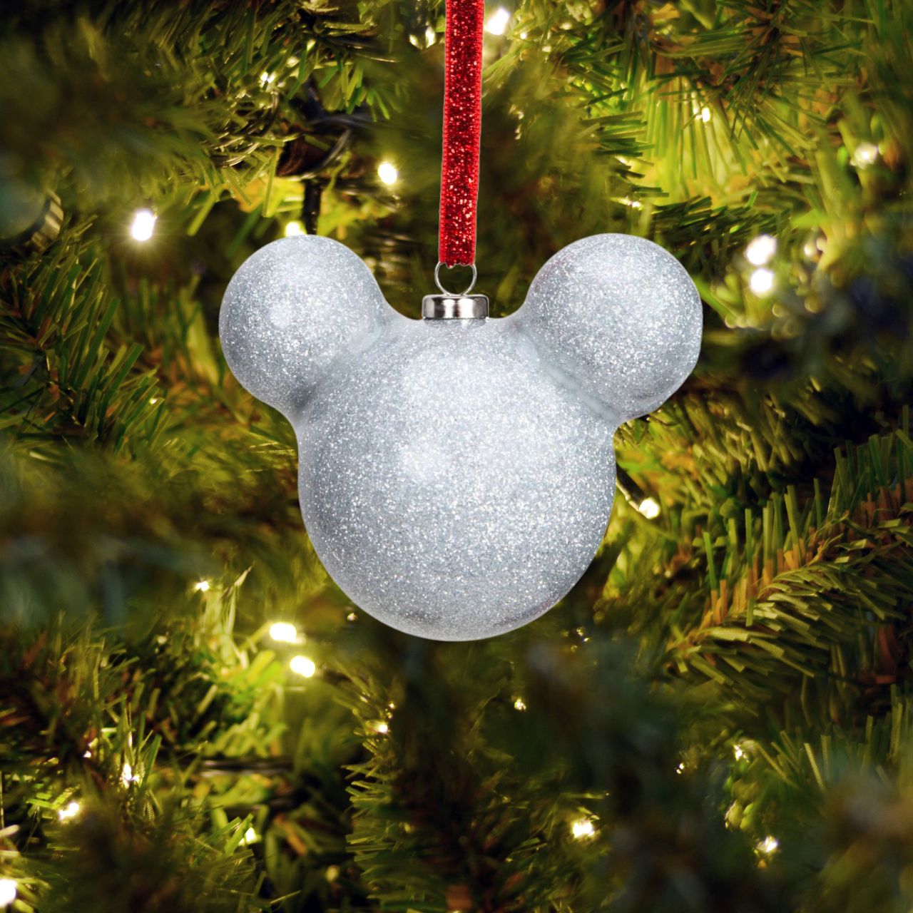 Bring some of Disney's magic to the festivity with this wonderful 6cm silver glitter Mickey Mouse bauble.