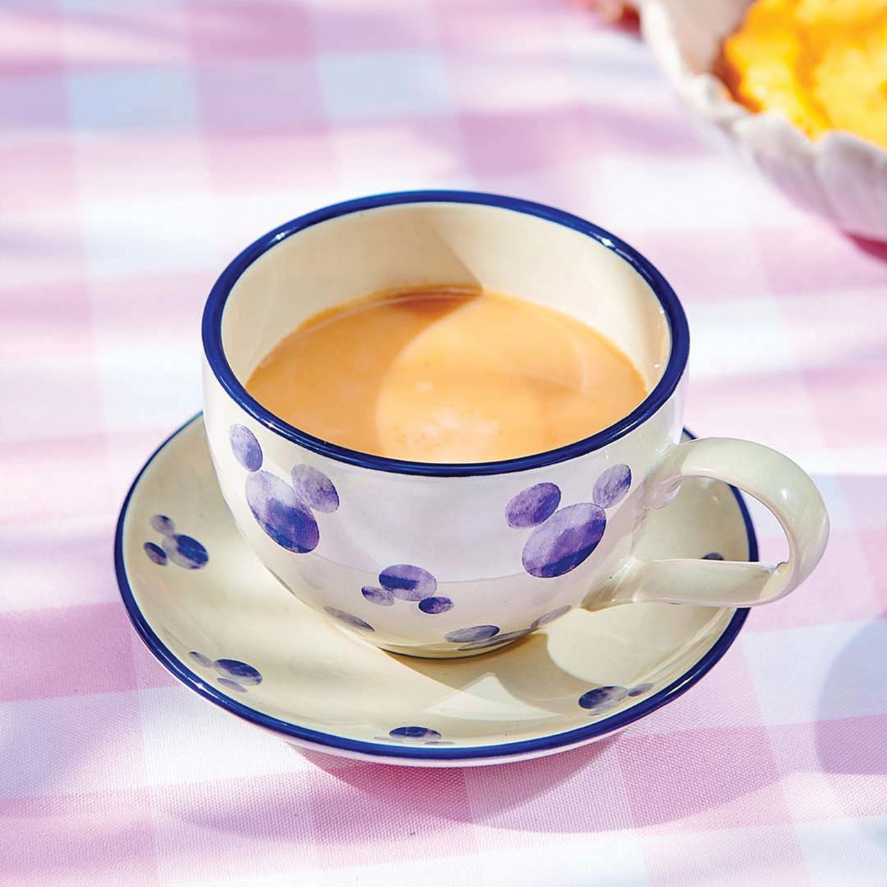 Add a dash of wonder and joy to any afternoon tea or your dining table with this beautiful teacup and saucer set. This 180ml stoneware set is dishwasher safe and is presented in a branded Disney Home kraft box.