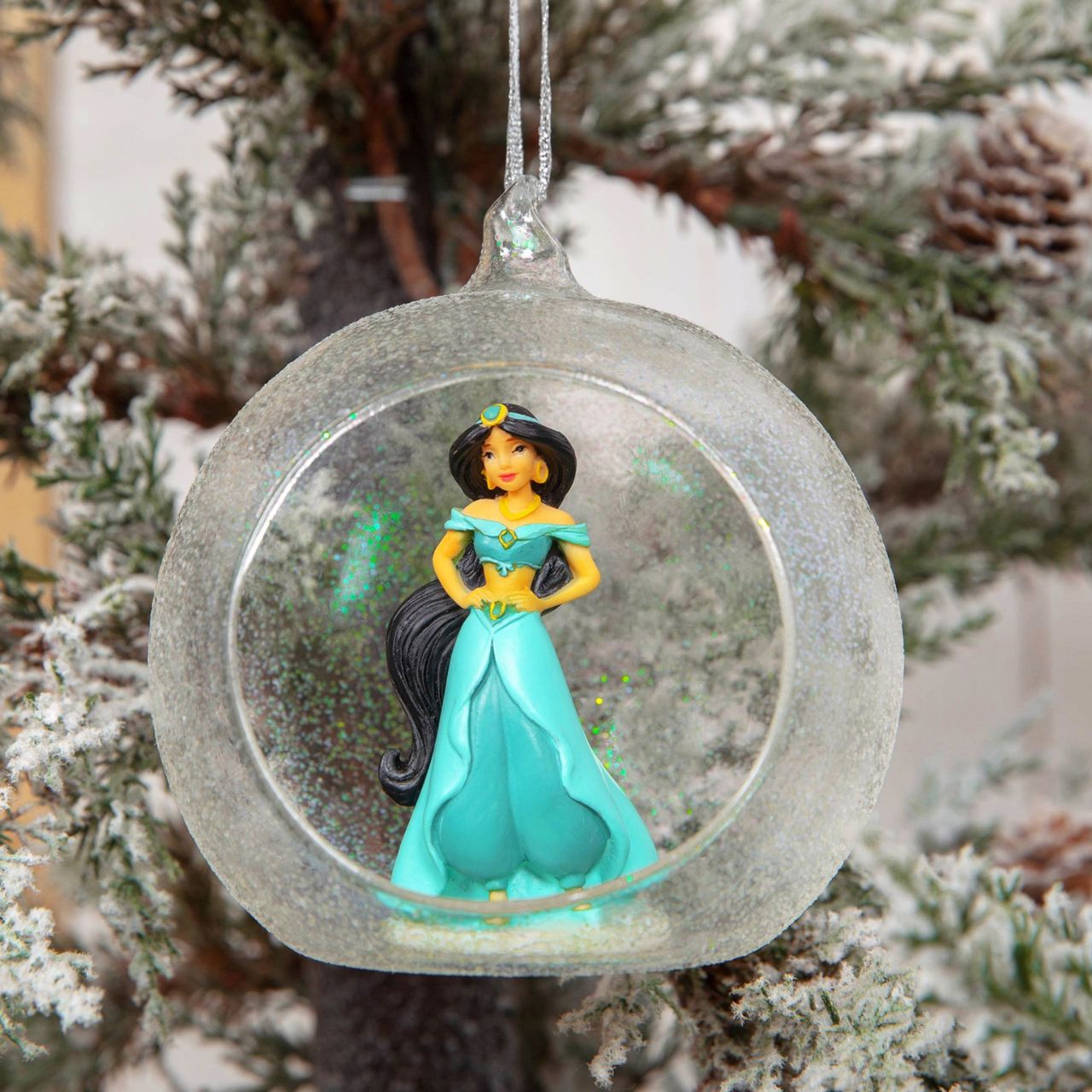 Disney Princess Jasmine 3D Bauble  Bring some Disney magic to your Christmas tree with this collectable Aladdin hanging decoration.