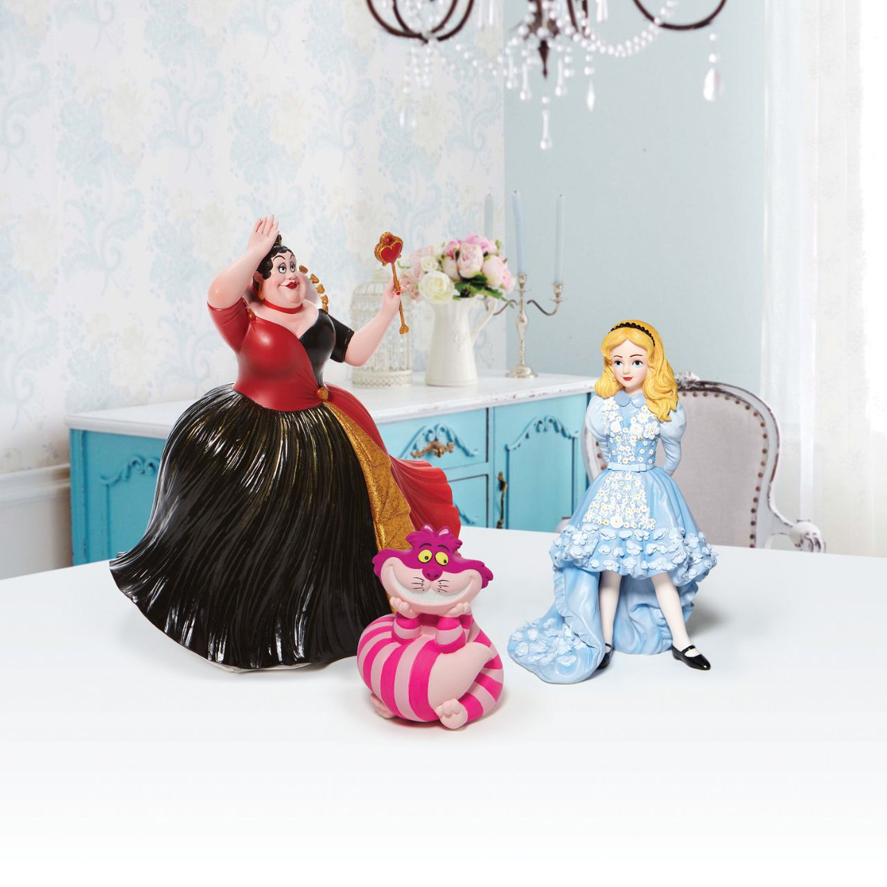 Celebrate the 70th Anniversary of Disney's animated classic Alice in Wonderland with Cheshire Cat, the fancy free feline who is always ready to put a smile on your face. Collect all three styles. Supplied in branded gift box.