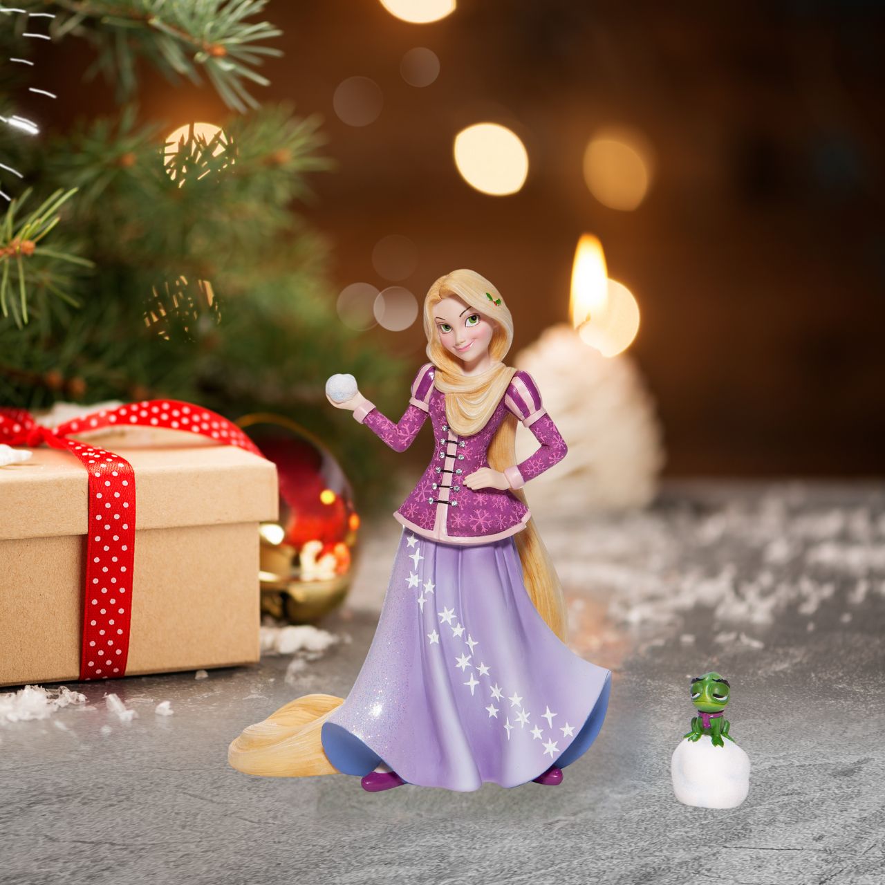 The 5th in the Disney Showcase Collection Holiday Princess series, Rapunzel swaps her weapon of choice, the cast iron pan, for a snowball and is ready for a fight. This two piece set comes with her sidekick Pascal.