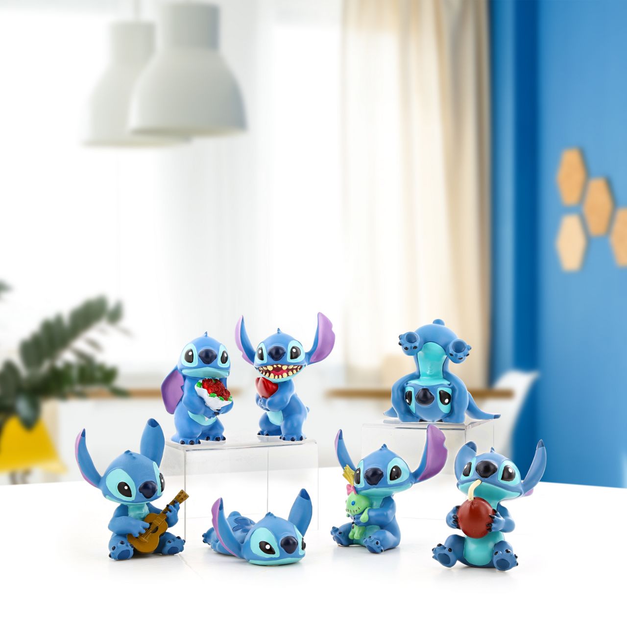 Just when the creators of Experiment 626 thought he was incapable of love, Stitch learned all about how to love from his best friend Lilo. This irresistible extra-terrestrial is the perfect addition to your 'ohana.