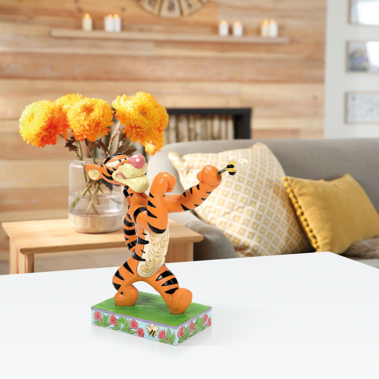 With fierce determination, Tigger fights a bumblebee in this whimsical Winnie the Pooh design by Jim Shore. With the artist's iconic rosemaling and charming craftsmanship this playful piece makes an alluring addition to your home décor.