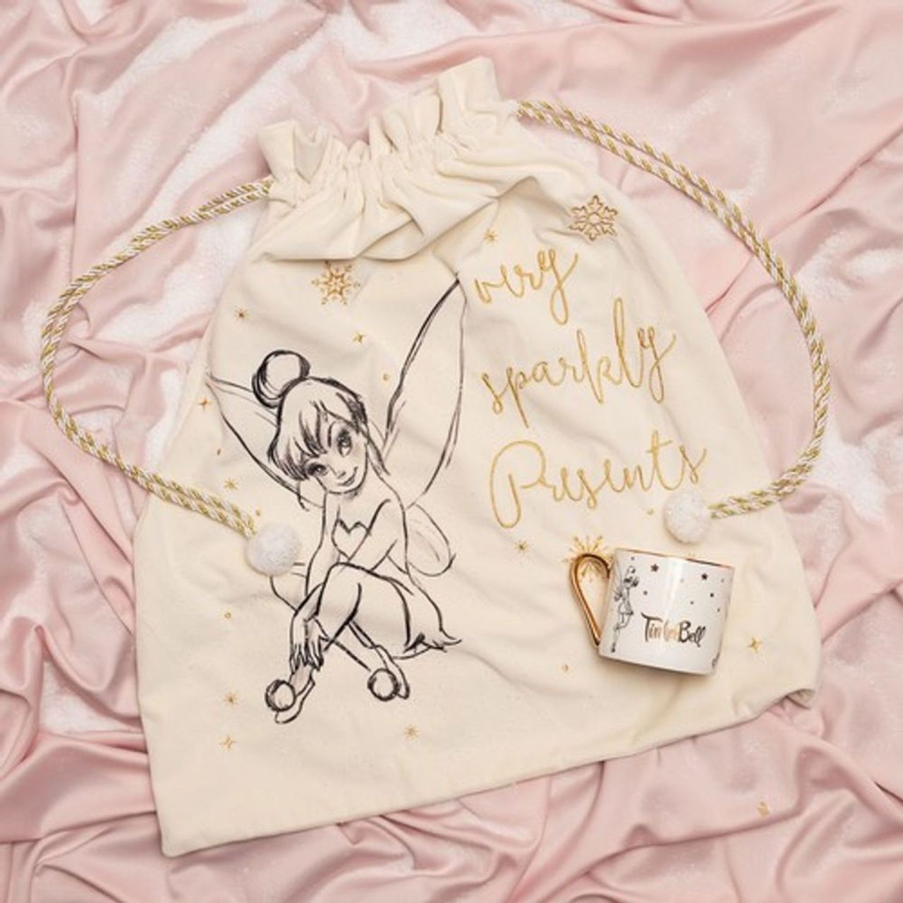 Give Santa the perfect place to leave those gifts with this beautiful cream velveteen Peter Pan gift sack with gold embroidery. From Disney Classic Collectables - luxurious collectable gifts for the enduring Disney fan.