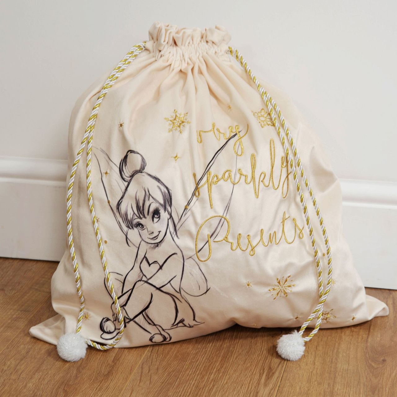 Give Santa the perfect place to leave those gifts with this beautiful cream velveteen Peter Pan gift sack with gold embroidery. From Disney Classic Collectables - luxurious collectable gifts for the enduring Disney fan.