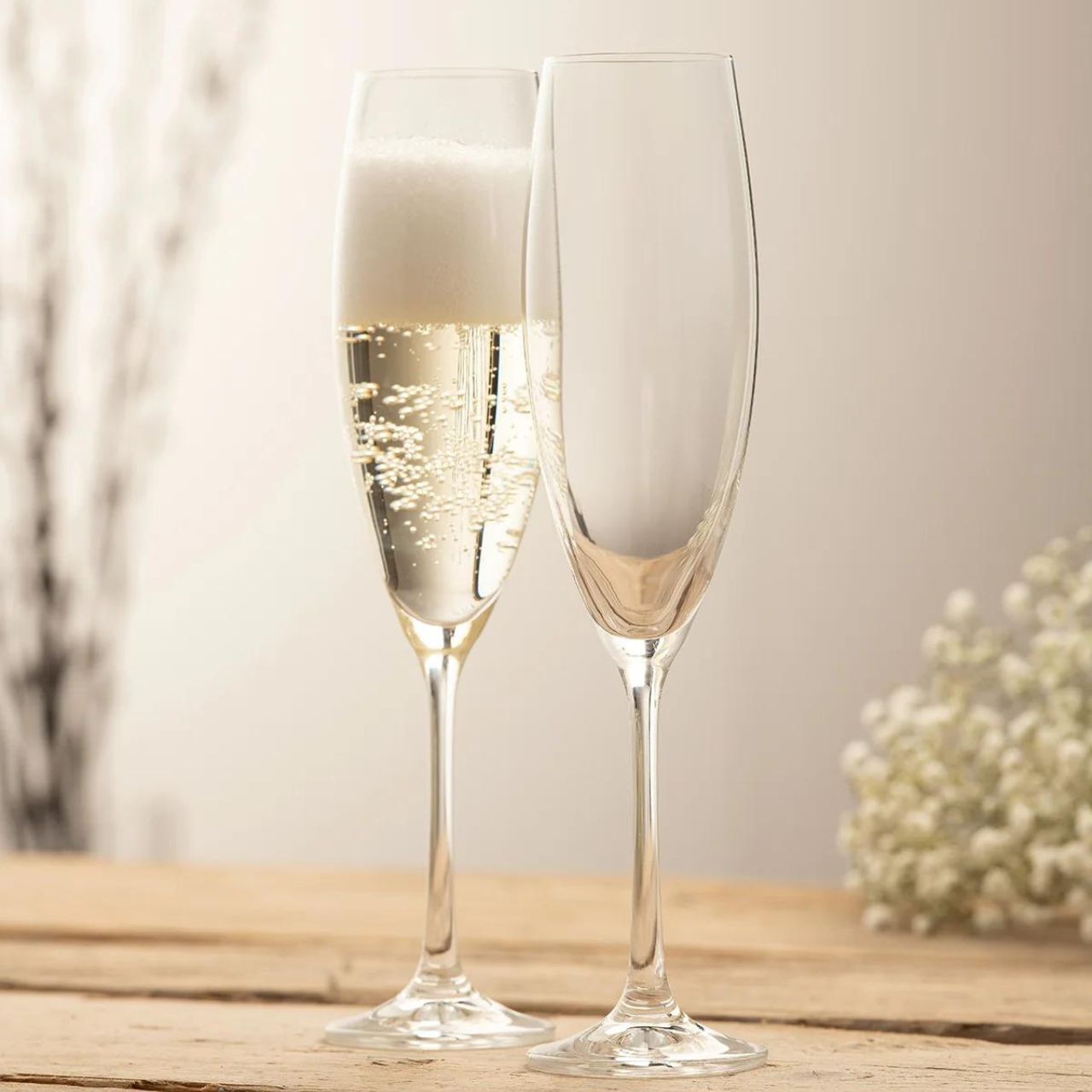 If you love your "fizz" then our champagne flutes are for you. The champagne flute represents luxury and class. Aesthetically, it has a tall, thin body with medium to long stem that makes you immediately think of sophistication and indulgent celebrations. A flute shape glass really gives more "oomph" to your champagne/prosecco as more bubbles are generated and float to the surface.