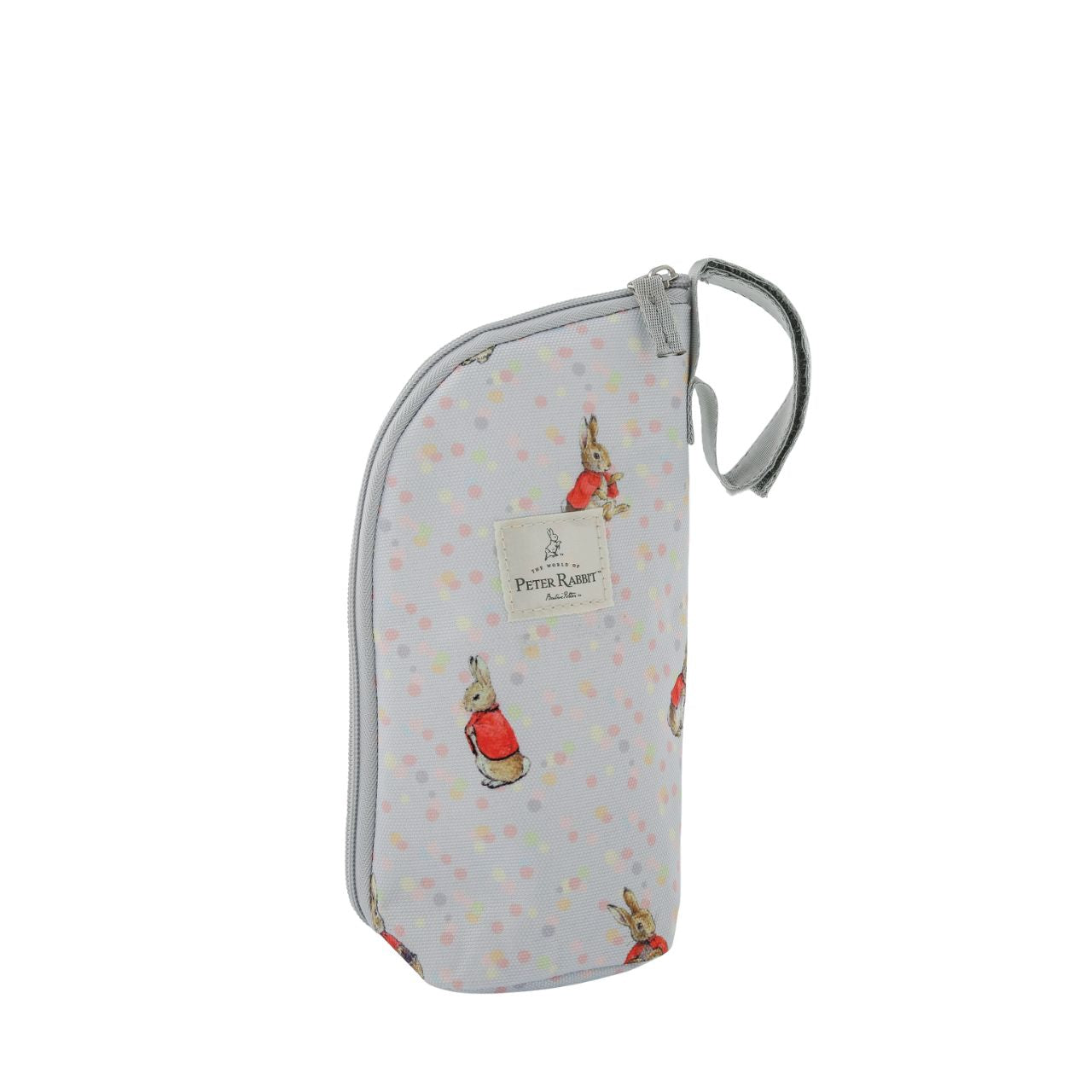 Our portable classic Flopsy insulated bottle bag makes feeding on the go easy. Can be used to keep bottles hot or cold so ideal for your hungry little rabbit. The adorable design ensures it fits perfectly on your wrist, pram, or bag.