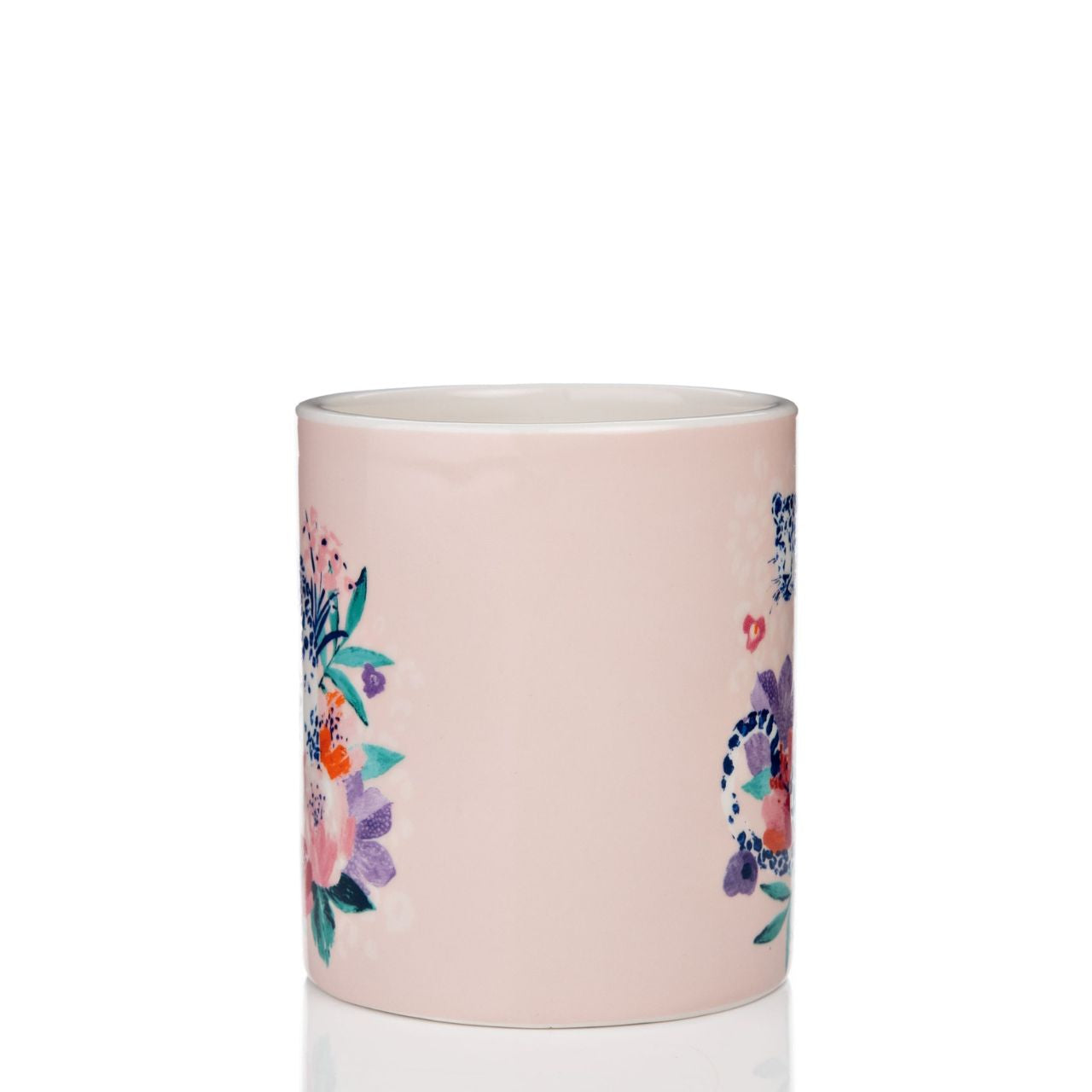 Complete with a beautiful foiled gift box and a gold-plated handle, this contemporary mug is a perfect gift for a stylish lady.