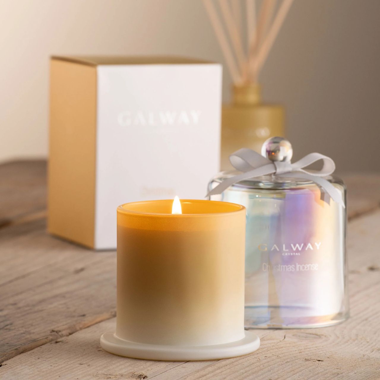 Top notes of soft &amp; earthy saffron are delicately blended with a hint of herbaceous green violet leaves, white flowers &amp; patchouli. Base notes of sweet &amp; woody oud bring these exquisite ingredients together to create an exotic, heady &amp; luxurious fragrance.