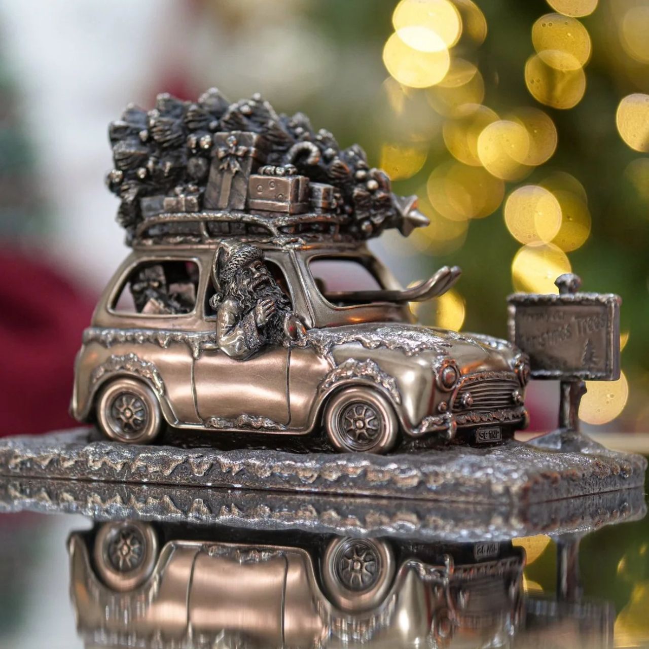 A stunning ornament that is sure to bring festive cheer to your home. This sculpture depicts a Santa driving a car to the north pole with a Christmas tree on the roof.