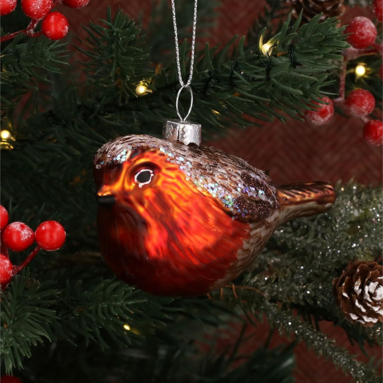 Upgrade your holiday décor with the Gisela Graham Glass Robin Christmas Ornament. Made from high-quality glass, this ornament features a beautifully detailed robin design that will add a touch of nature to your Christmas tree. The perfect addition to your festive decorations.