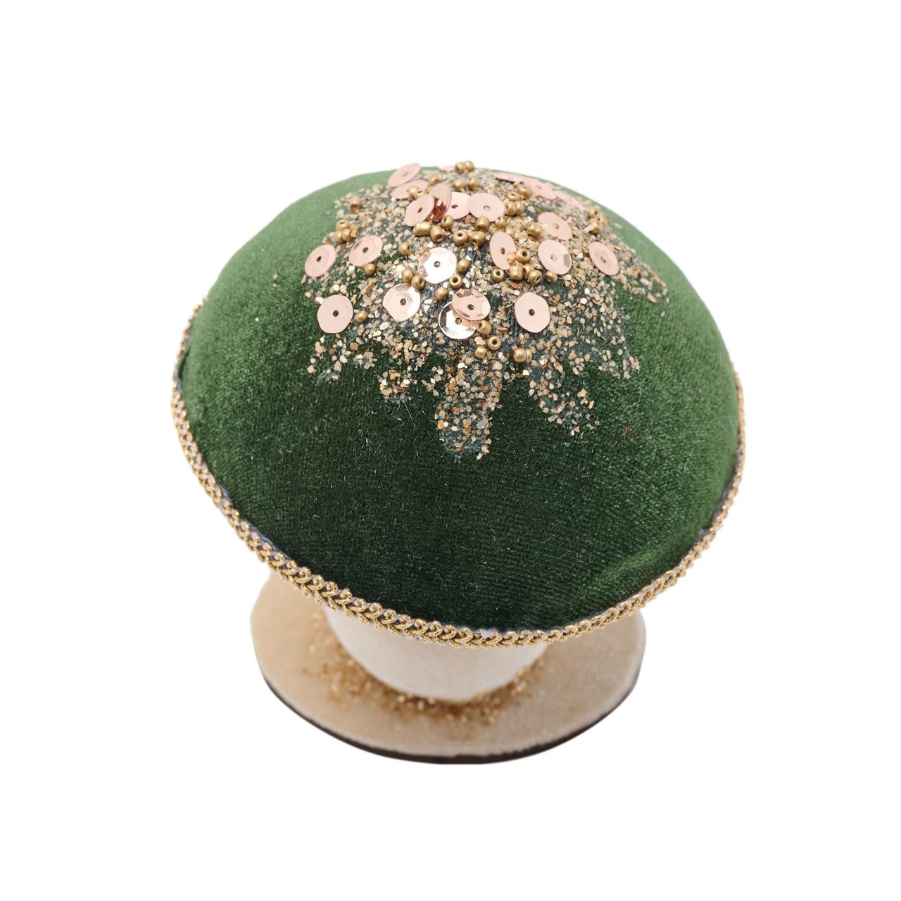 Transcend the ordinary this festive period with this Green Velvet Mushroom Decoration. This eye-catching decoration features a vibrant green cap accented by dazzling gold sequins that sparkle in the light.