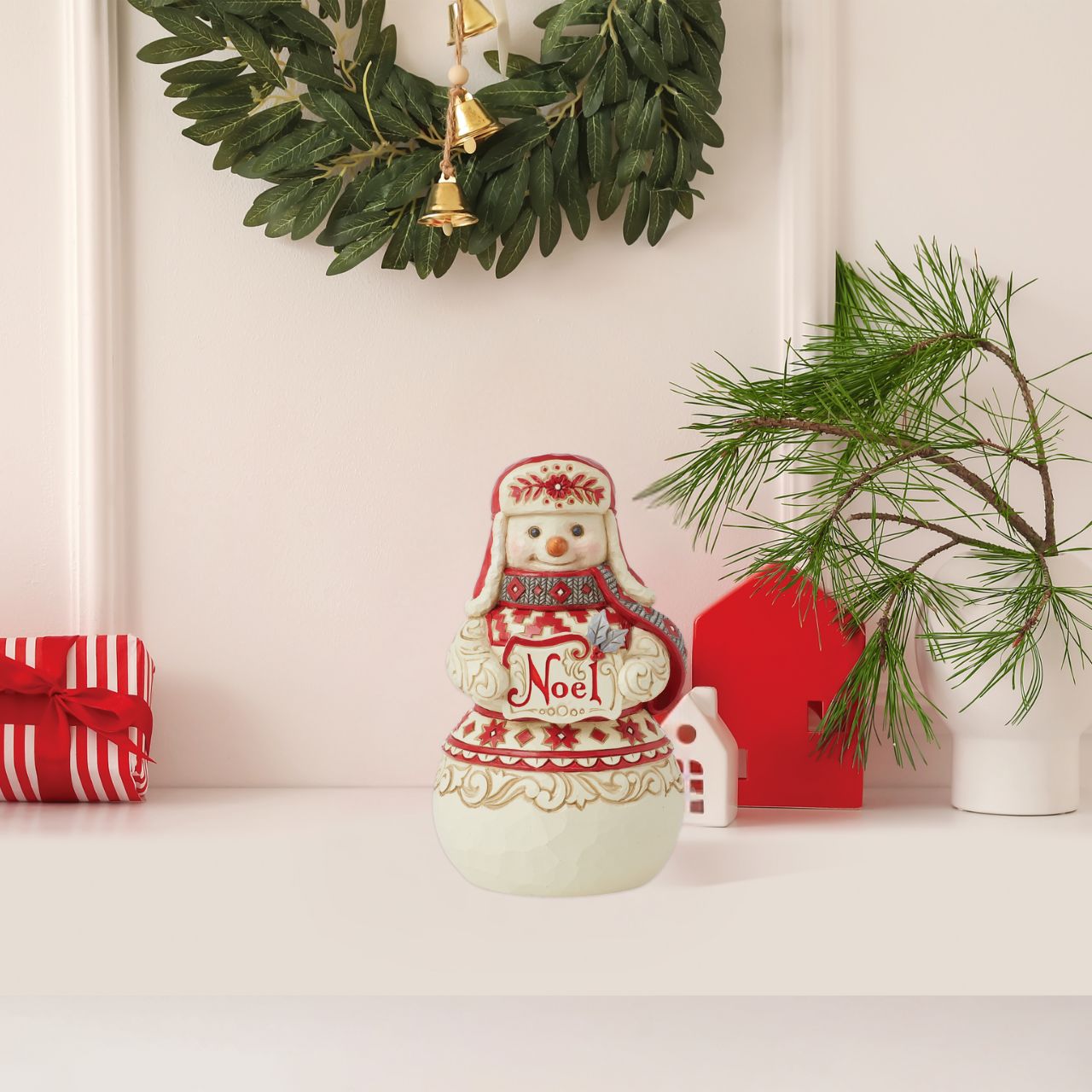 Hand crafted from high quality cast stone, this Snowman is ready to get you in the festive mood with his Noel sign. From the Nordic Noel collection as part of Heartwood Creek by Jim Shore. Comes in fully branded packaging.