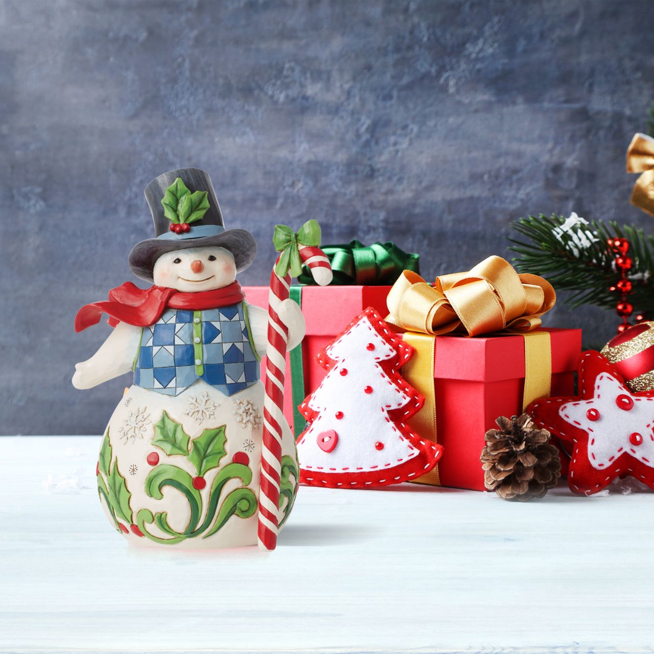 Sweet Christmas wishes for everyone with this cute Snowman figurine from the Heartwood Creek collection from Jim Shore. Comes in fully branded packaging.