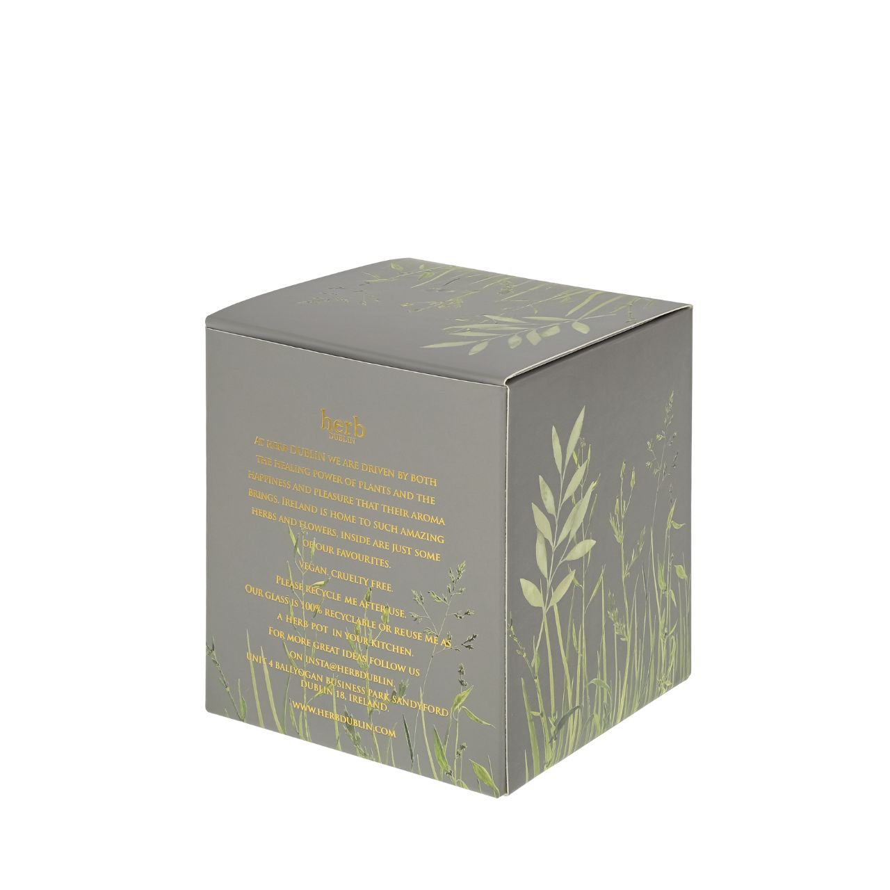 A gorgeous candle a real yogi favourite all the gorgeous citrus elements of lemongrass combined with a gorgeous ginger twist. A great scent to awaken the senses. Lovely candle to burn during mediation, yoga or just reading a book. Natural wax candle with flowers and herbs from Irish gardens.