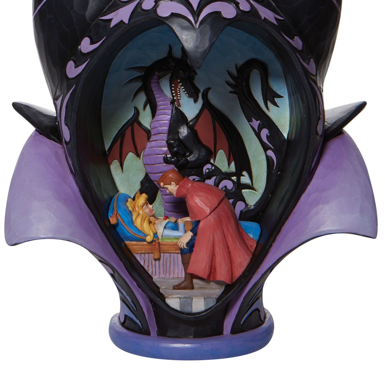 This Maleficent headress Diorama figurine is simply stunning. Standing at an impressive 28.0cm tall and framed within Maleficent's horned silhouette, an illustrious Sleeping Beauty scene unfolds.