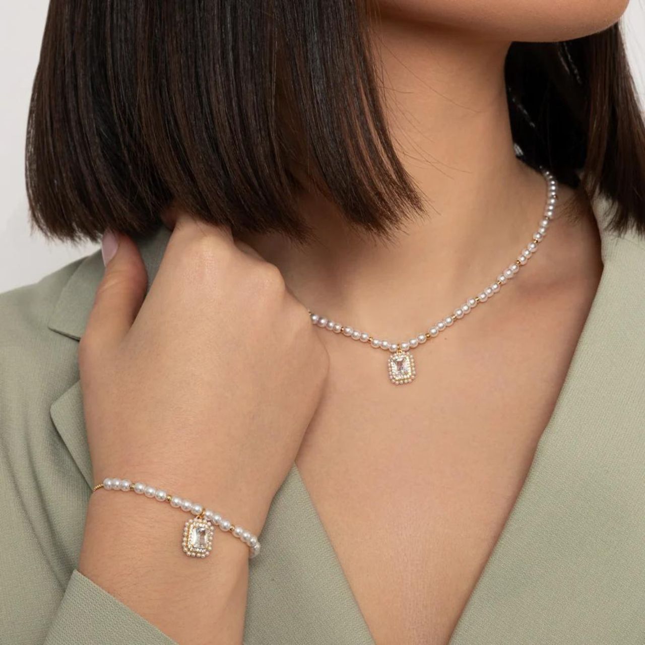 Add a touch of elegance to any outfit with the Knight &amp; Day Dayana Pearl Necklace. This necklace features a stunning pearl pendant that exudes timeless beauty. Perfect for any occasion, this necklace is a must-have for any fashion-forward individual. Upgrade your jewellery collection today.