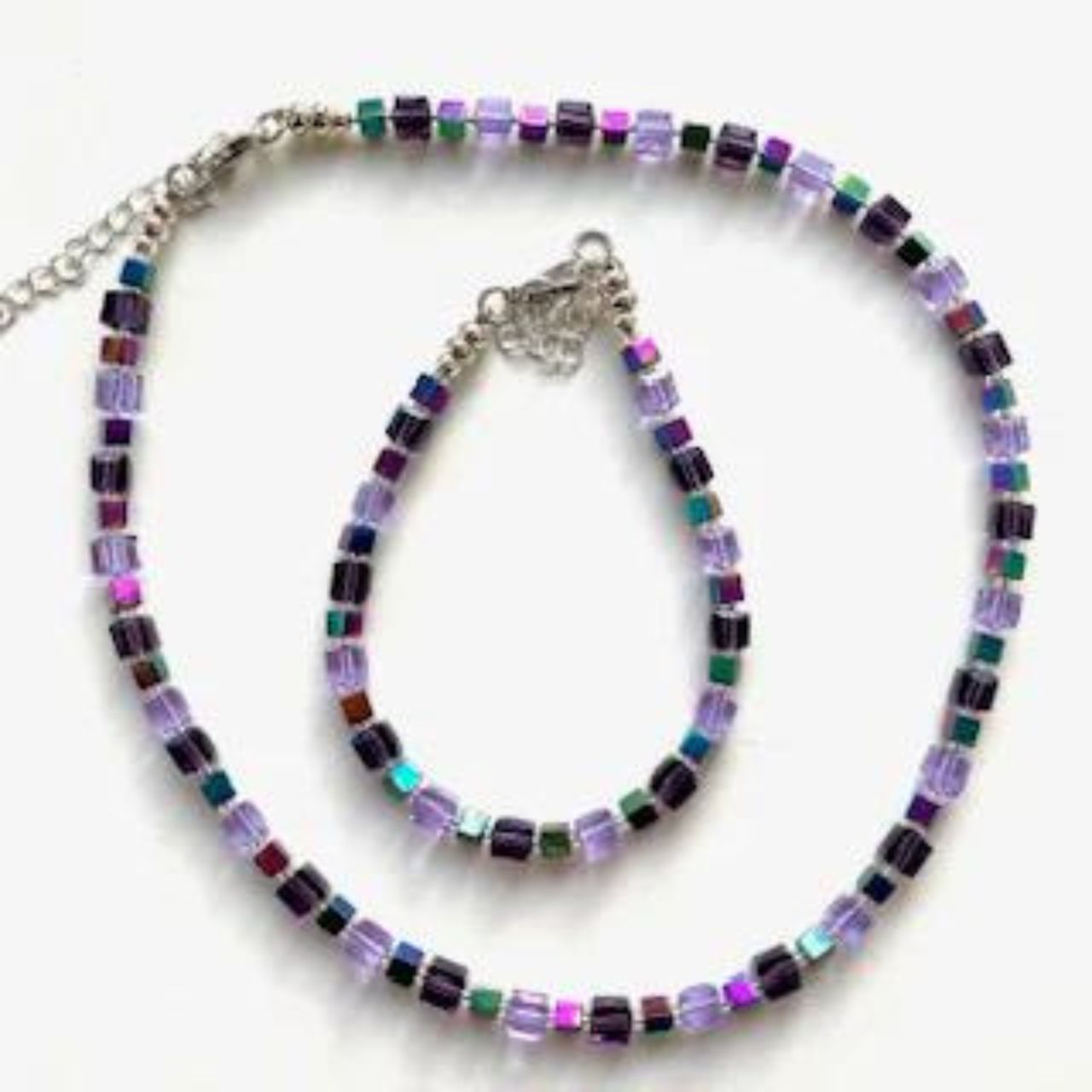 In this harmonious combination of purple hues, faceted Crystal Cubes in shades of purple and lilac are interspersed with iridescent Hematite gemstone Cubes in this light and pretty necklace.