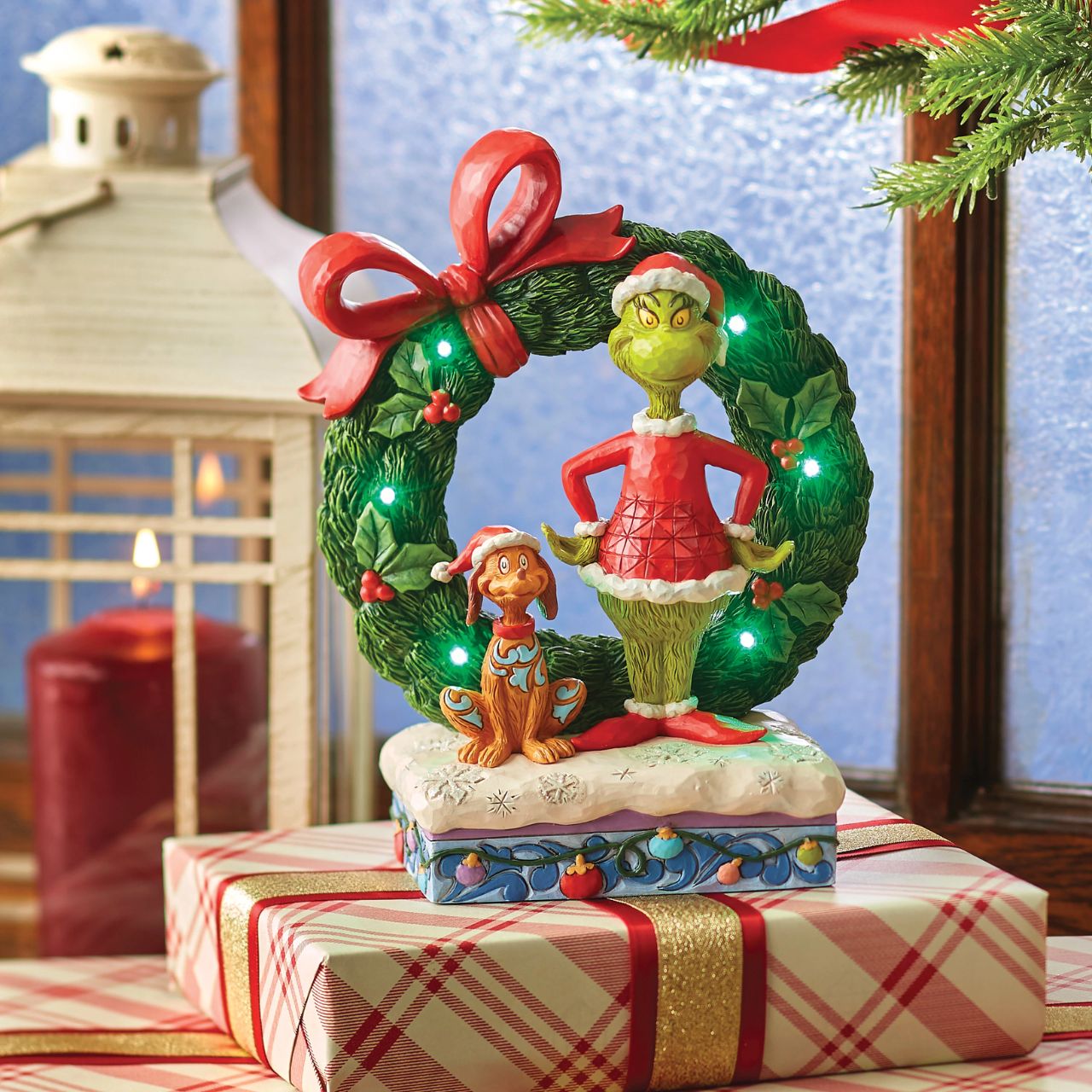 Designed by award-winning artist, Jim Shore, hand carved and hand painted, the iconic Grinch is ready to enjoy the Christmas holidays with this festive piece. Comes in a fully branded gift box.