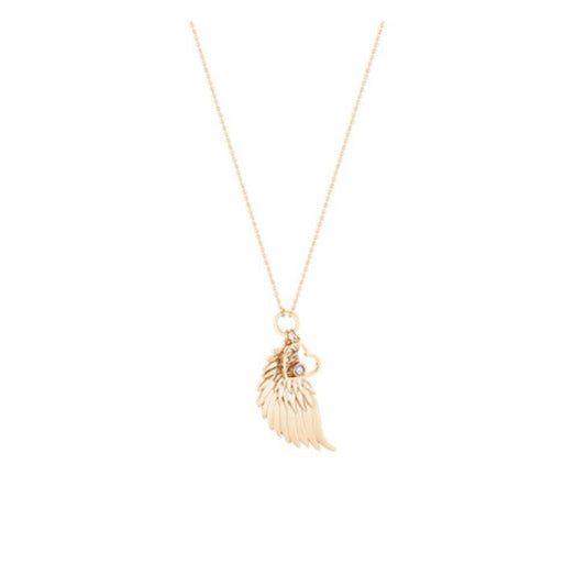This exquisite Tipperary Angel Wing Heart Pendant is crafted in gold and features a delicate angel wing design. A stunning addition to any outfit, it adds a touch of elegance and charm. Perfect for those who appreciate unique and timeless jewellery pieces.