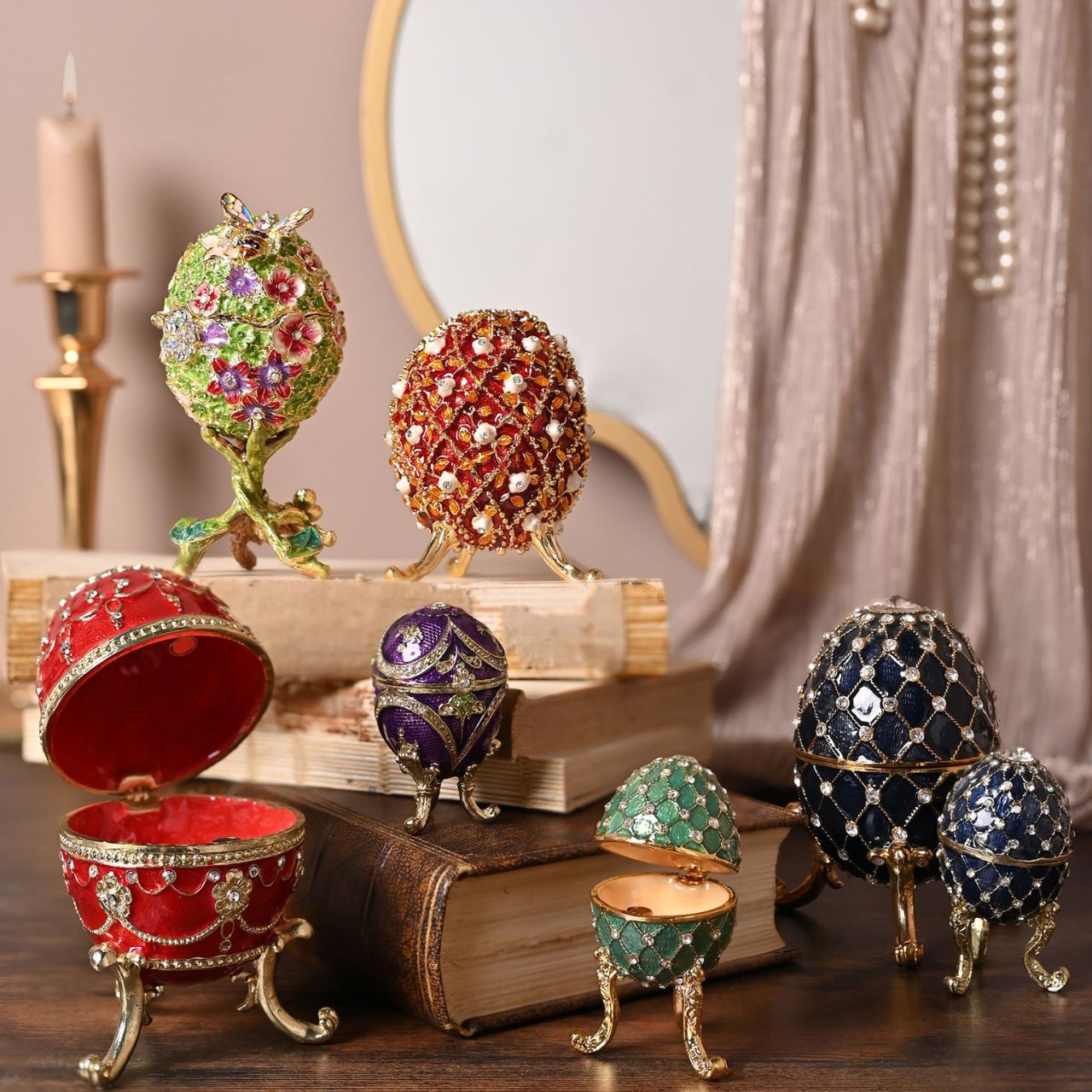 Painted in a resplendent purple colour with stunning gold and crystal patterns, this trinket box is a wonderful ornament to complement a mantelpiece, bookcase or cabinet.