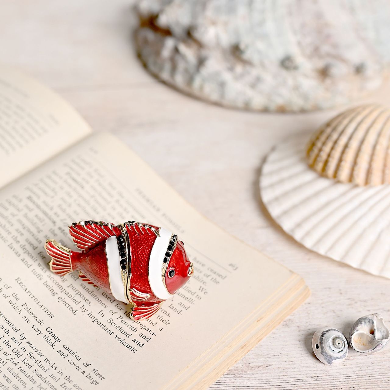 Step into the enchanting world of the Treasured Trinkets – Tropical Fish by STRATTON, a whimsical and meticulously crafted trinket box that captures the endearing charm of such a creature.