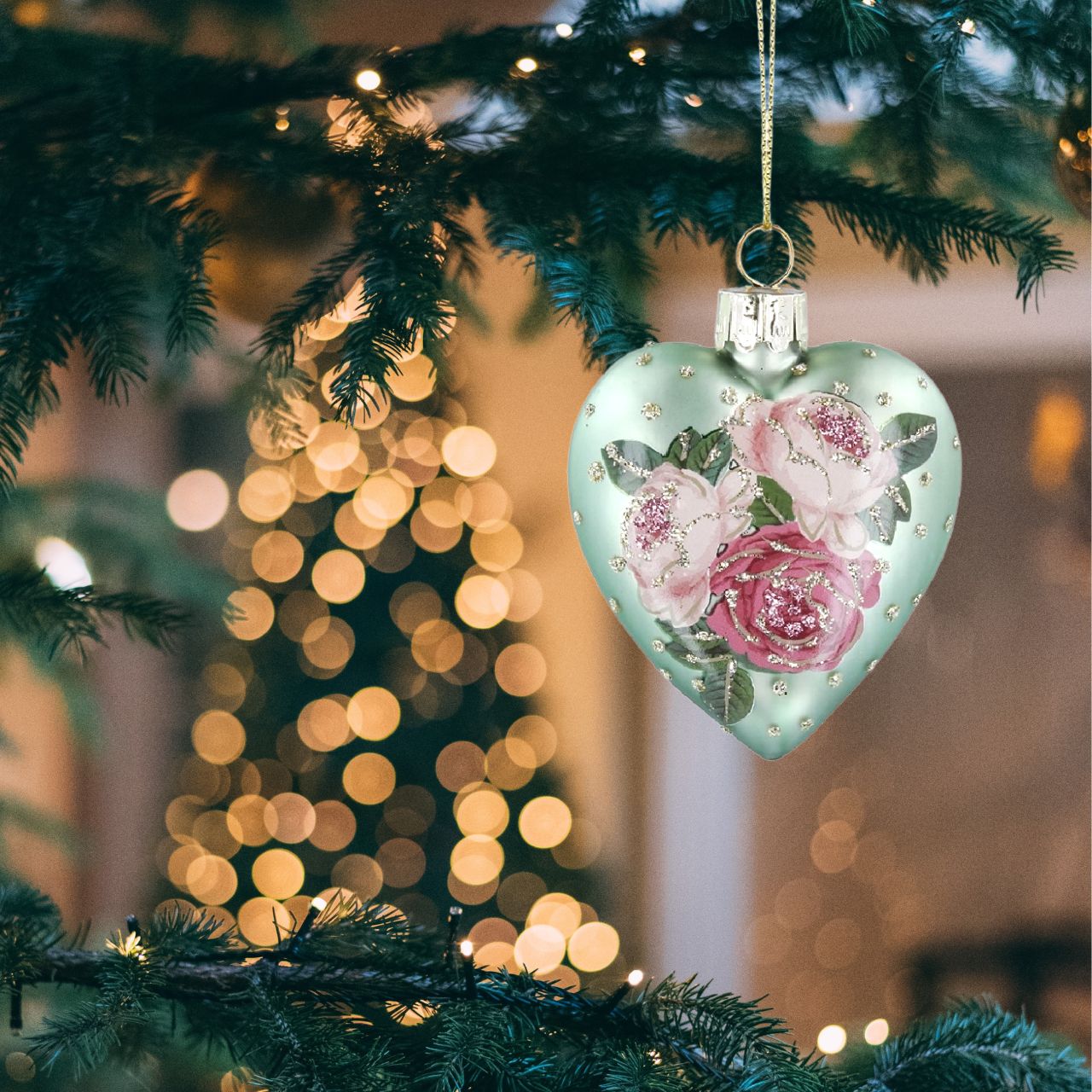 Pink Roses Heart-Shaped Christmas Hanging Decoration - Green  Browse our beautiful range of luxury Christmas tree decorations and ornaments for your tree this Christmas.