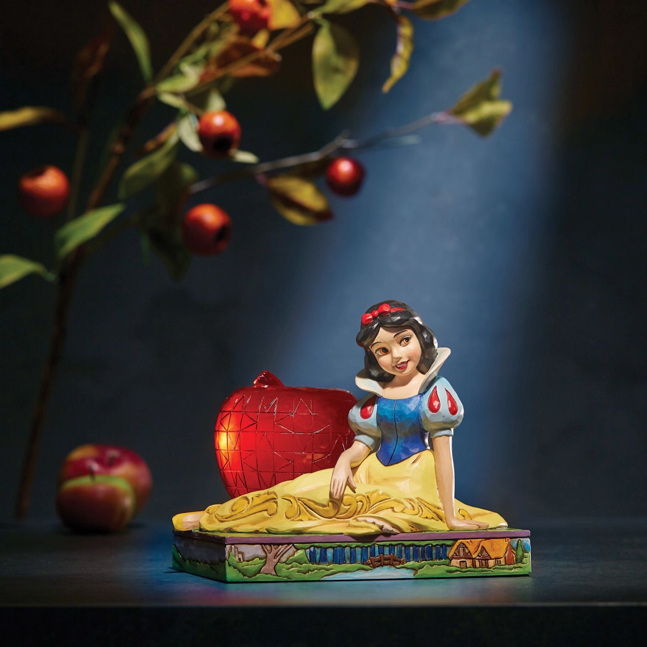 Snow White & Apple Disney Traditions Brand New. Description This online Disney Trad